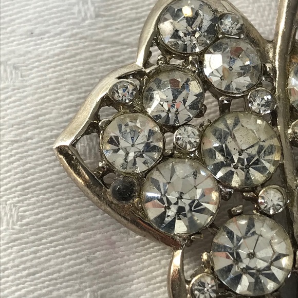 Vintage leaf brooch, glass crystals - Picture 8 of 11